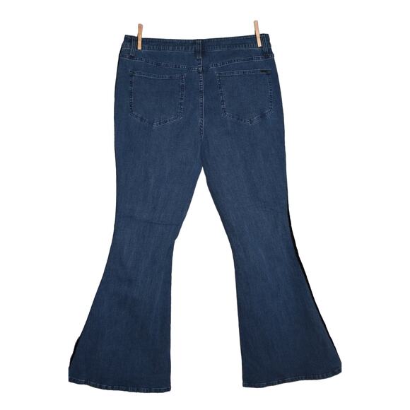 G.I.L.I. NEW $108 Flare Leg Denim Jean w/ Velvet Trim Medium Wash Size 0 - Picture 3 of 3